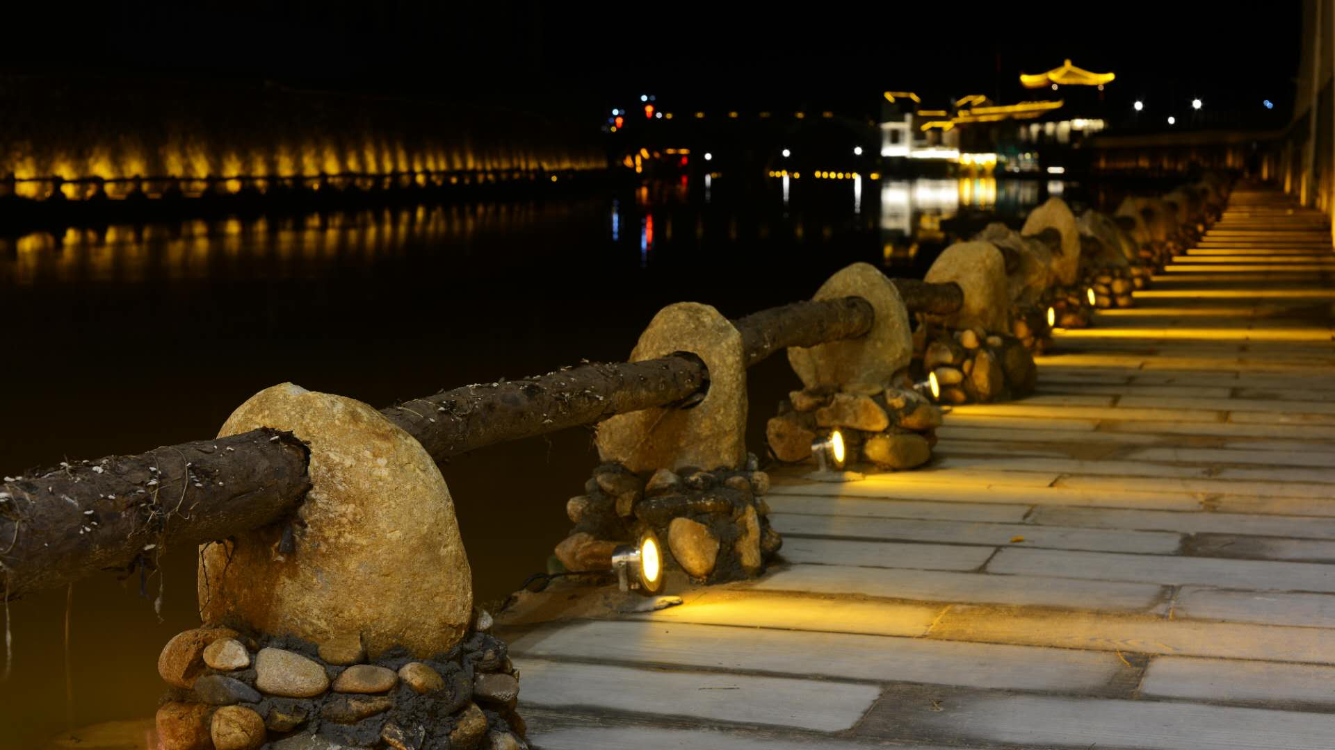 沿河路夜景.jpg