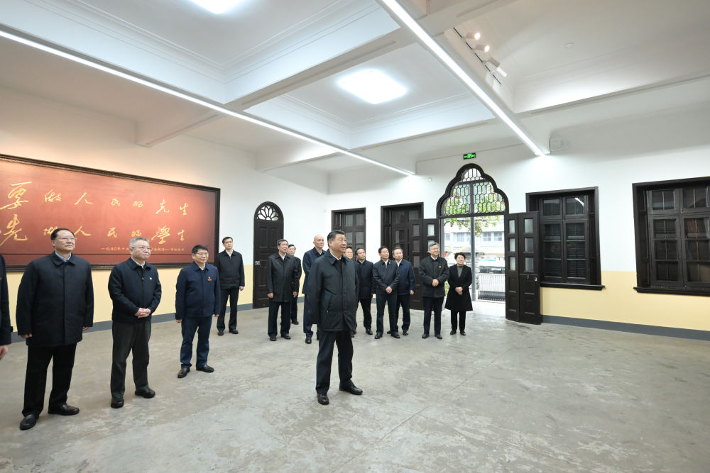 3月18日至21日，中共中央总书记、国家主席、中央军委主席习近平在湖南考察。这是18日下午，习近平在湖南第一师范学院（城南书院校区）考察。新华社记者 谢环驰 摄.jpg
