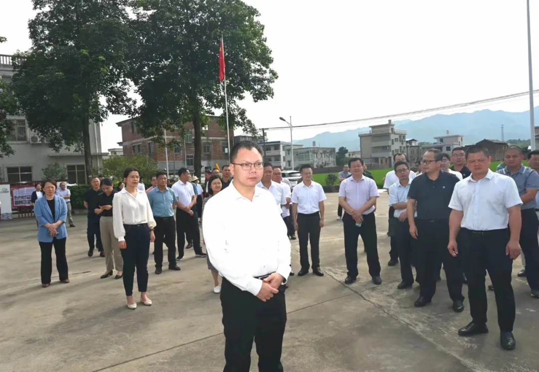 县委常委会到东石镇调研并召开会议：抓实抓细“百千万工程” 推动东石镇高质量发展1.webp.jpg