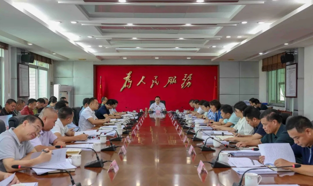 县委常委会召开会议.webp.jpg